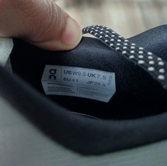 On Running Cloudmonster Sneakers. Size W 9.5 - Picture 7 of 7